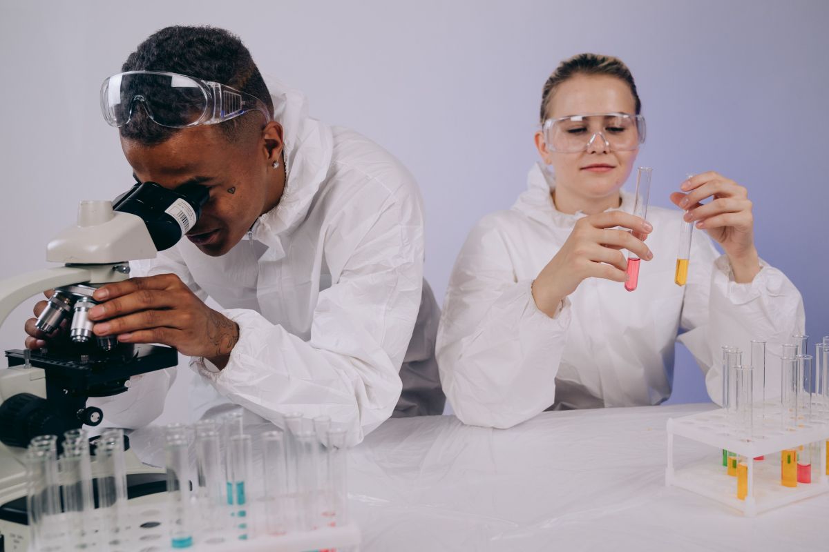 تصویر مربوط به شغل متخصص زیستفناوری - Biotechnologist