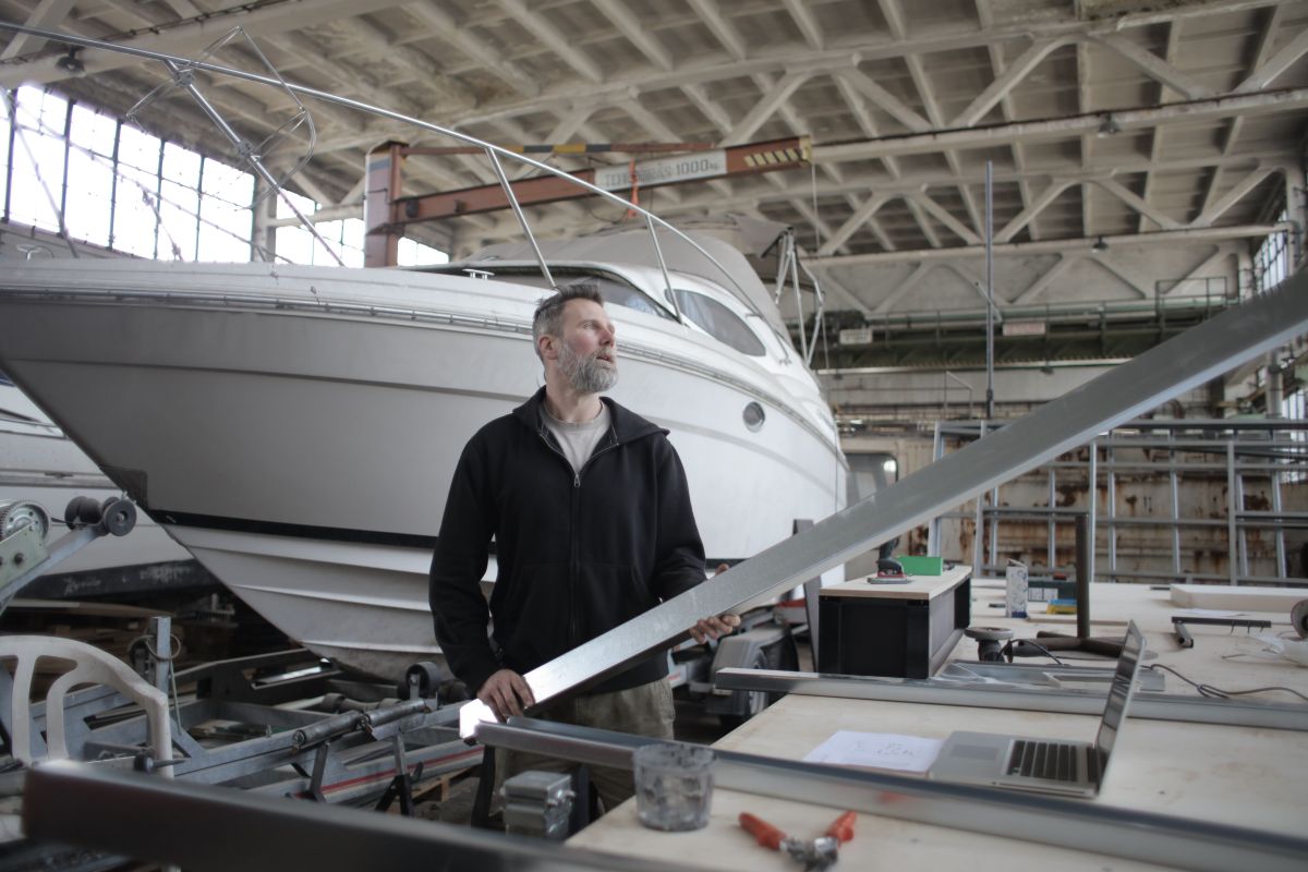 تصویر مربوط به شغل قایقساز و تعمیرکار قایق - Boat Builder and Repairer