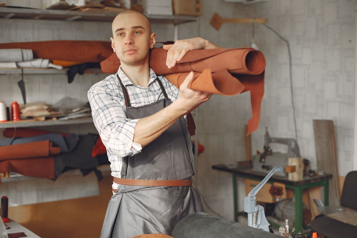 تصویر مربوط به شغل سازنده محصولات برزنتی - Canvas Goods Fabricator