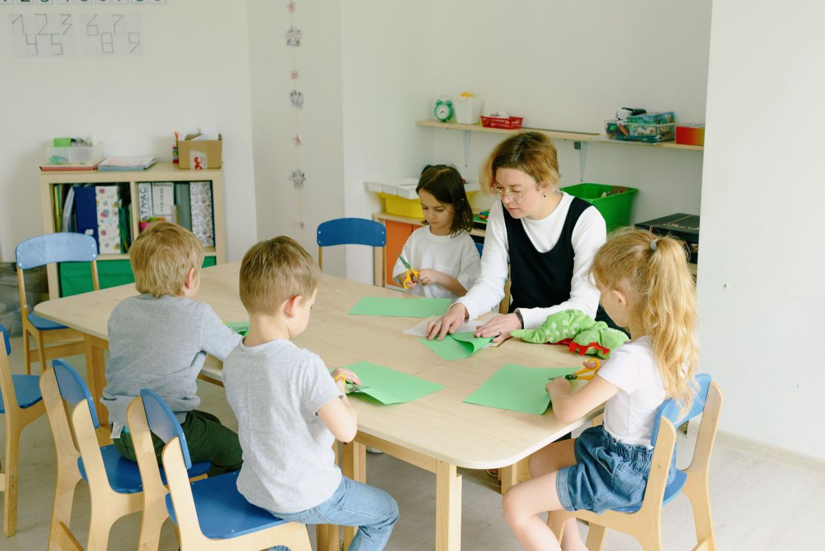 تصویر مربوط به شغل مراقب کودک - Child Care Worker