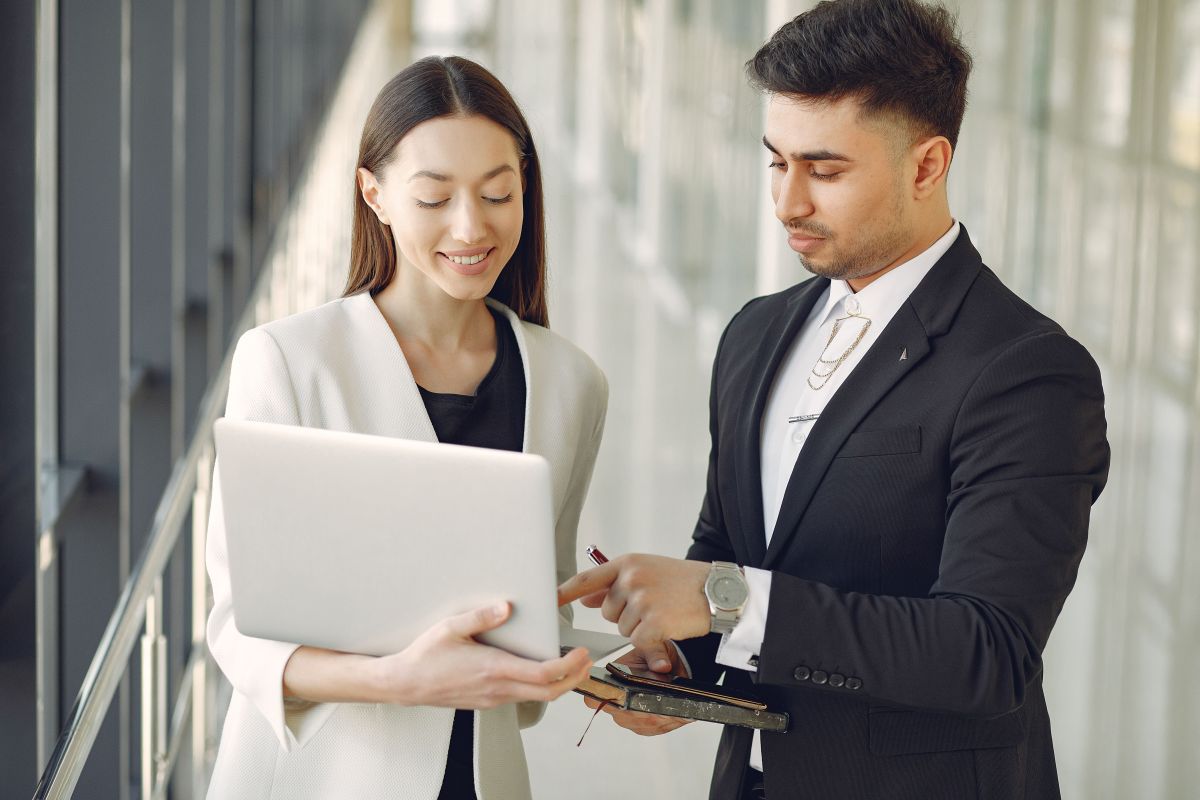 تصویر مربوط به شغل کارشناس انتقال مالکیت املاک - Conveyancer