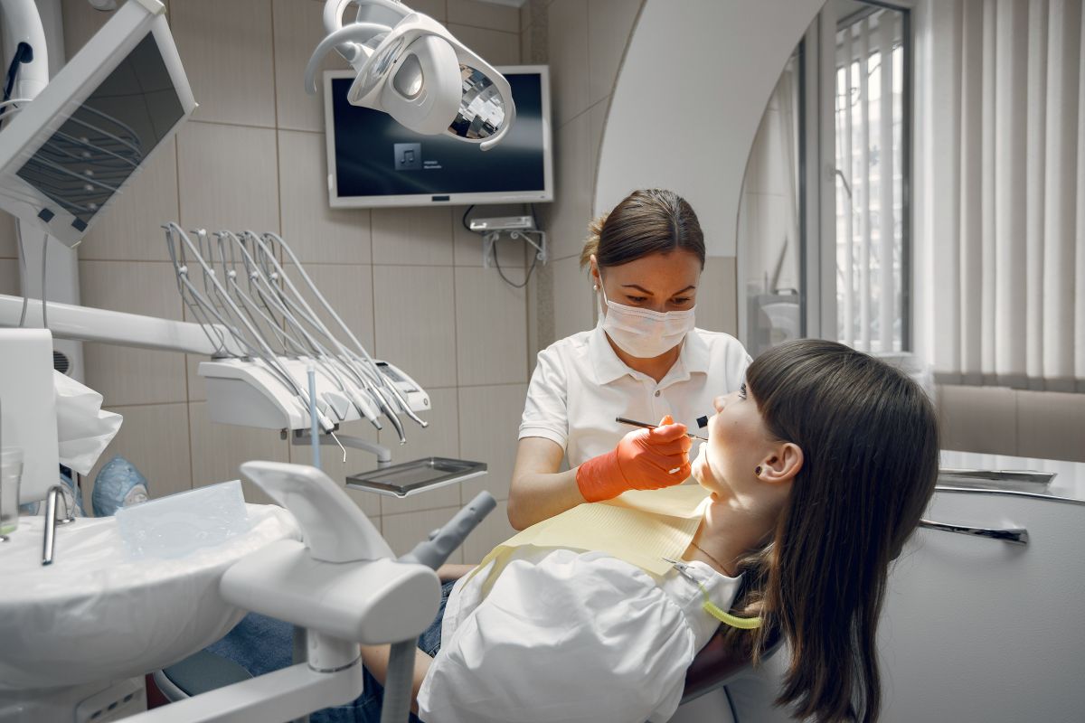 Illustration for Dental Therapist occupation by Shada Migration Services.