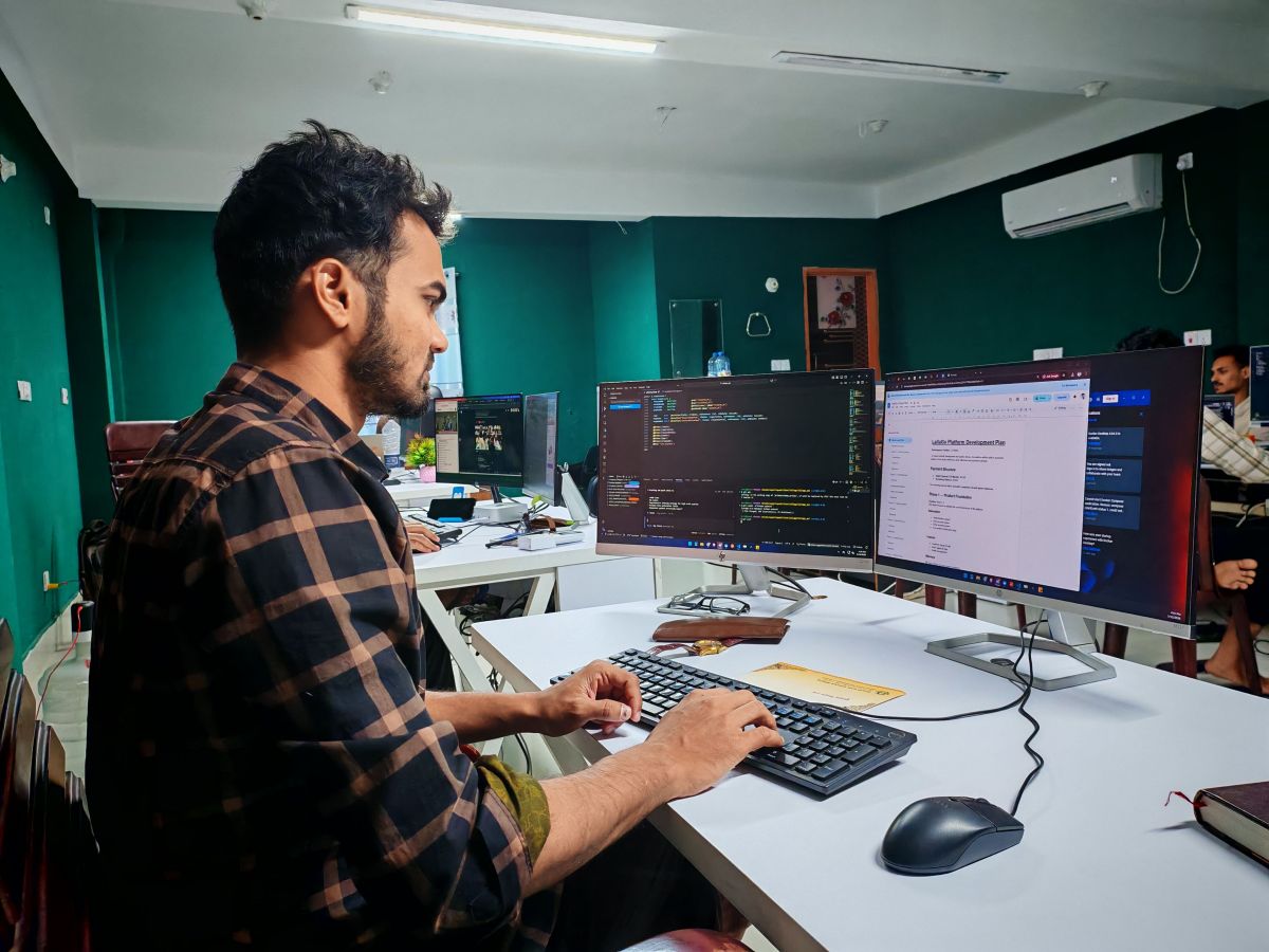 Illustration for Developer Programmer occupation by Shada Migration Services.