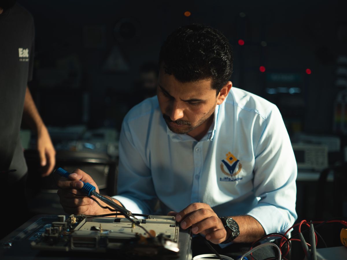 Illustration for Electronics Engineer occupation by Shada Migration Services.