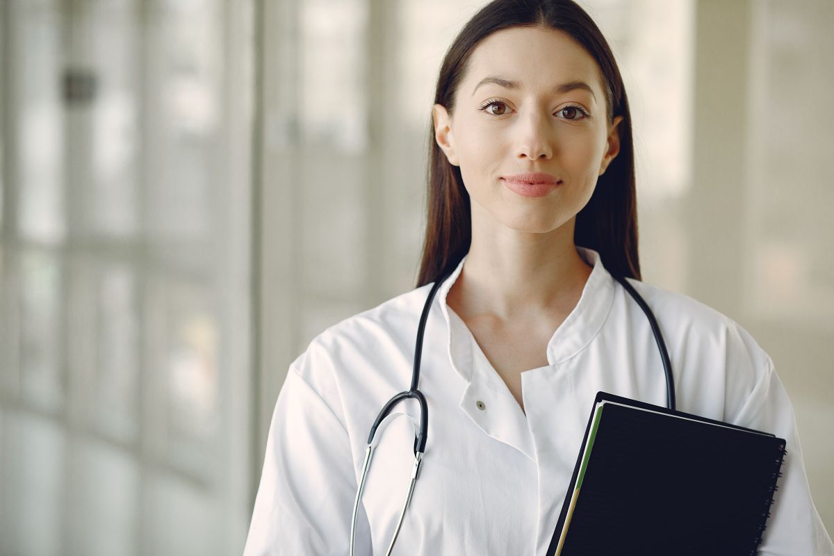 تصویر مربوط به شغل متخصص طب اورژانس - Emergency Medicine Specialist
