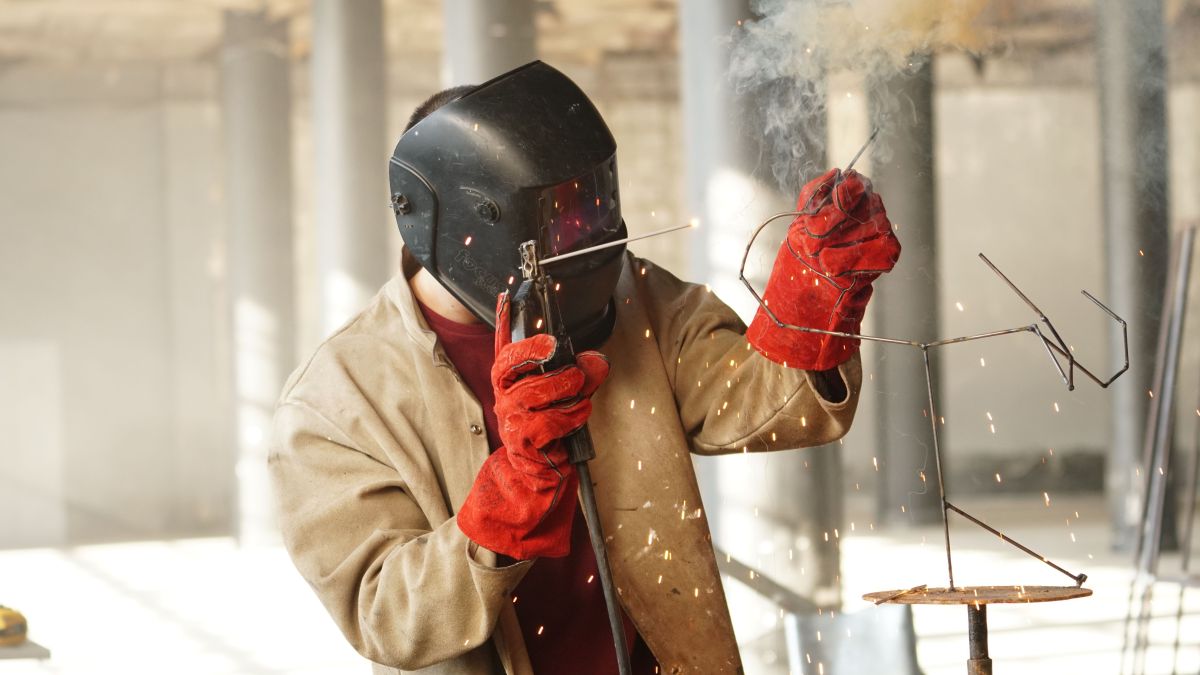 تصویر مربوط به شغل مونتاژکار و جوشکار - Fitter-Welder
