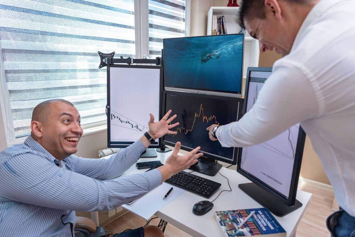 تصویر مربوط به شغل معاملهگر قراردادهای آتی - Futures Trader
