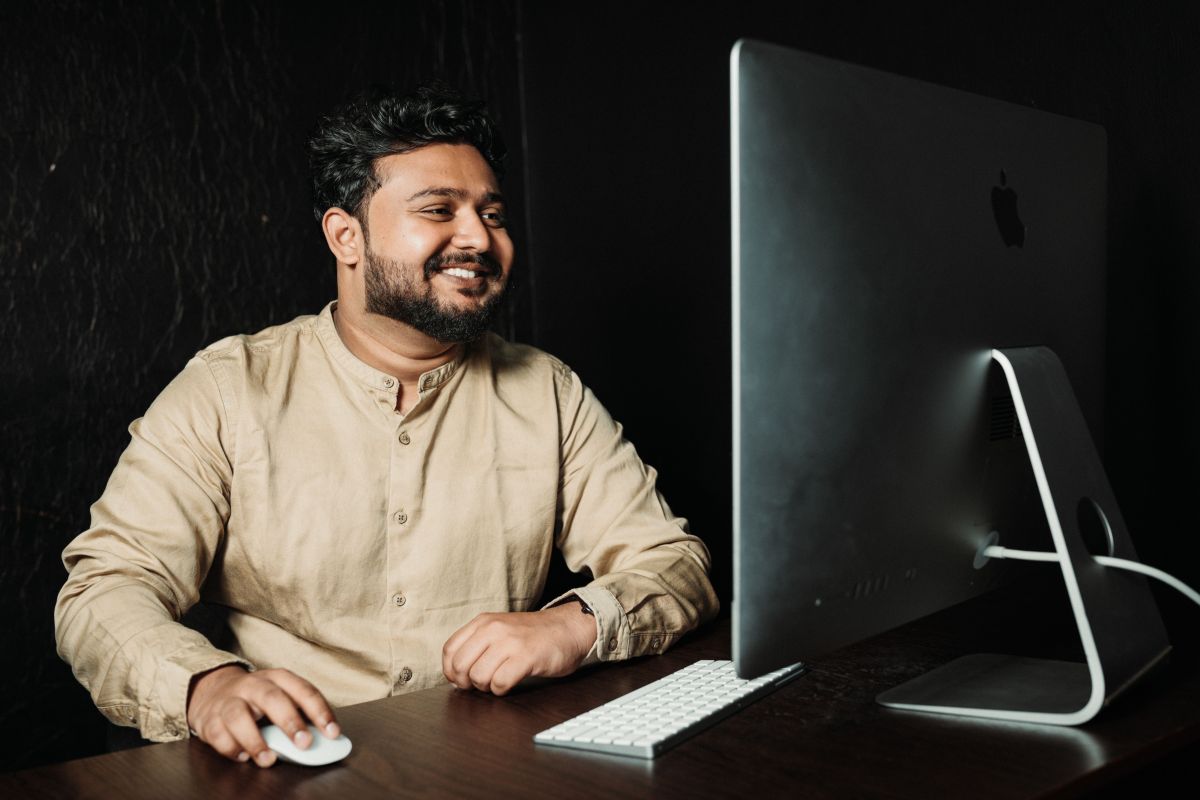 تصویر مربوط به شغل نماینده فروش ICT - ICT Sales Representative