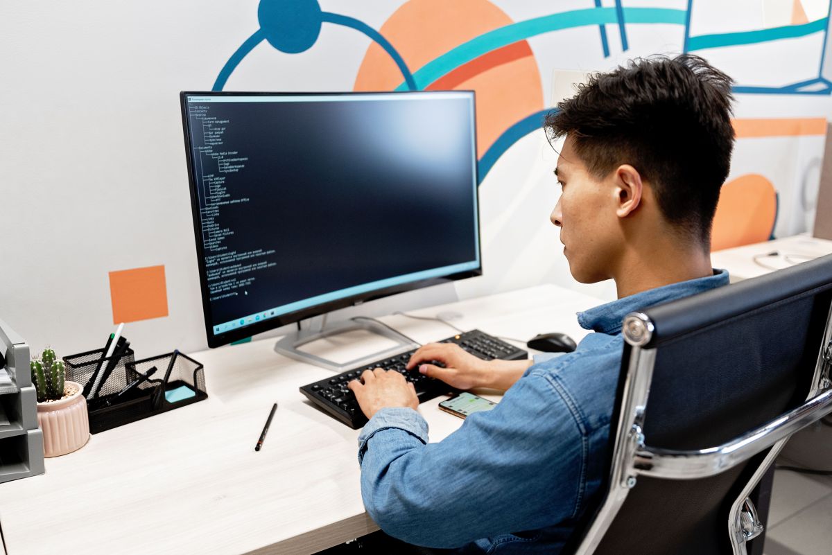 Illustration for ICT Support and Test Engineers occupation by Shada Migration Services.