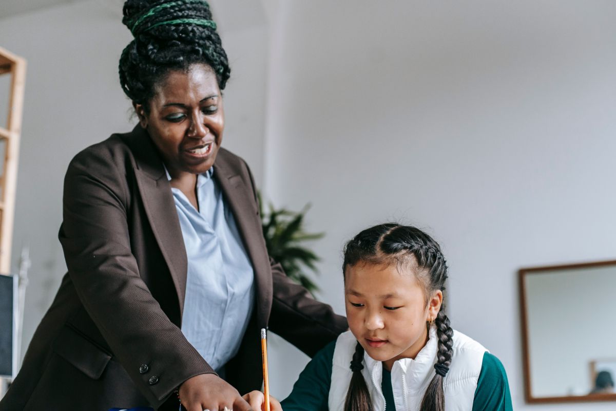 تصویر مربوط به شغل کایاکو کورا کاوپاپا مائوری (معلم دبستان مائوری‌زبان) - Kaiako Kura Kaupapa Maori (Maori-medium Primary School Teacher)