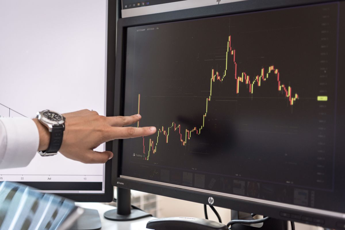 Illustration for Land Economist occupation by Shada Migration Services.