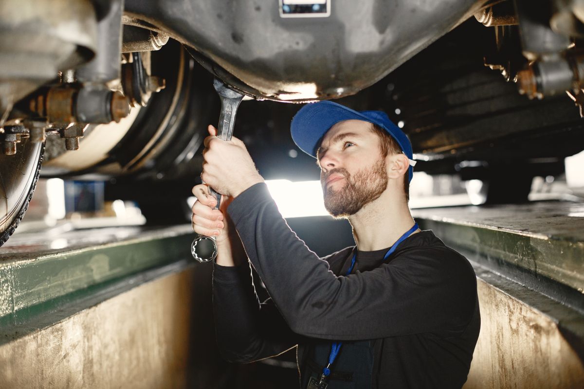 Image for Mechanic’s Assistant occupation by Shada Migration Services.
