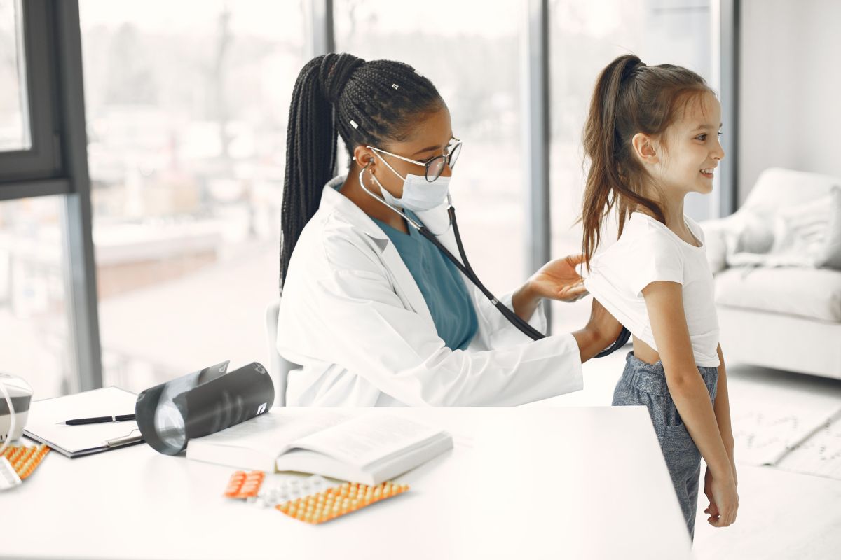 تصویر مربوط به شغل متخصص اطفال - Paediatrician