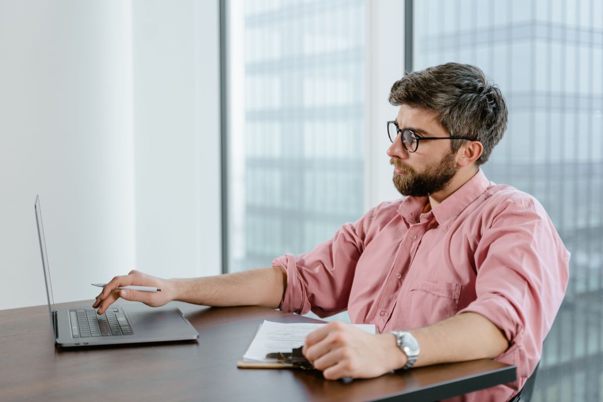 تصویر مربوط به شغل تحلیلگر سیاستگذاری - Policy Analyst