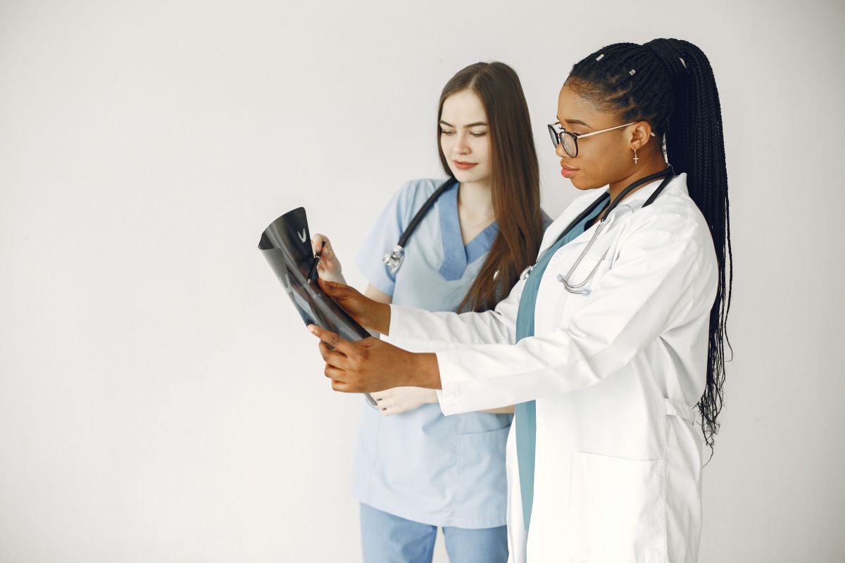 تصویر مربوط به شغل پرستار ثبتشده (پزشکی) - Registered Nurse (Medical)