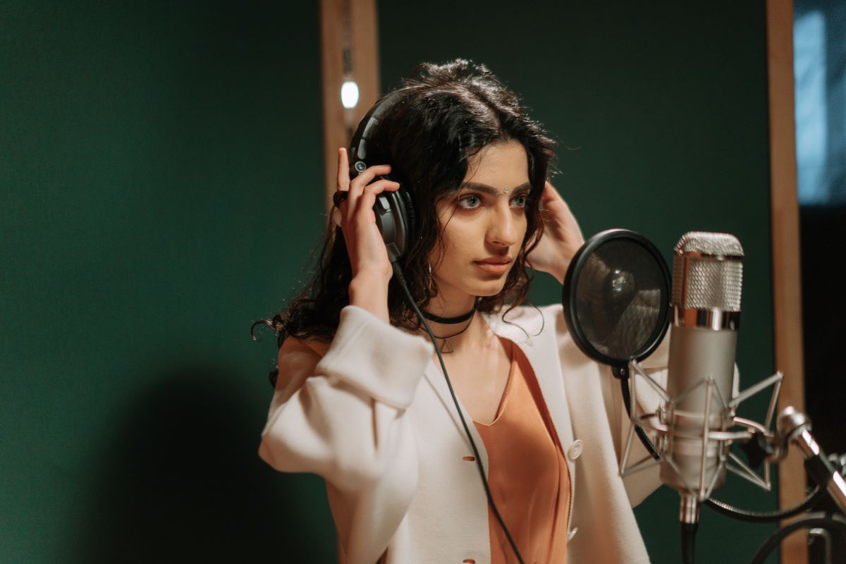 تصویر مربوط به شغل خواننده - Singer
