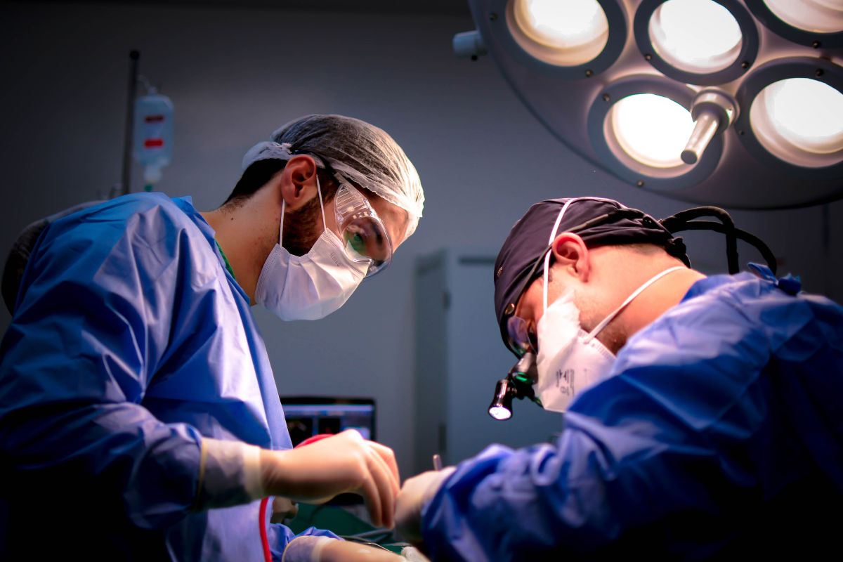 تصویر مربوط به شغل جراح عمومی - Surgeon (General)