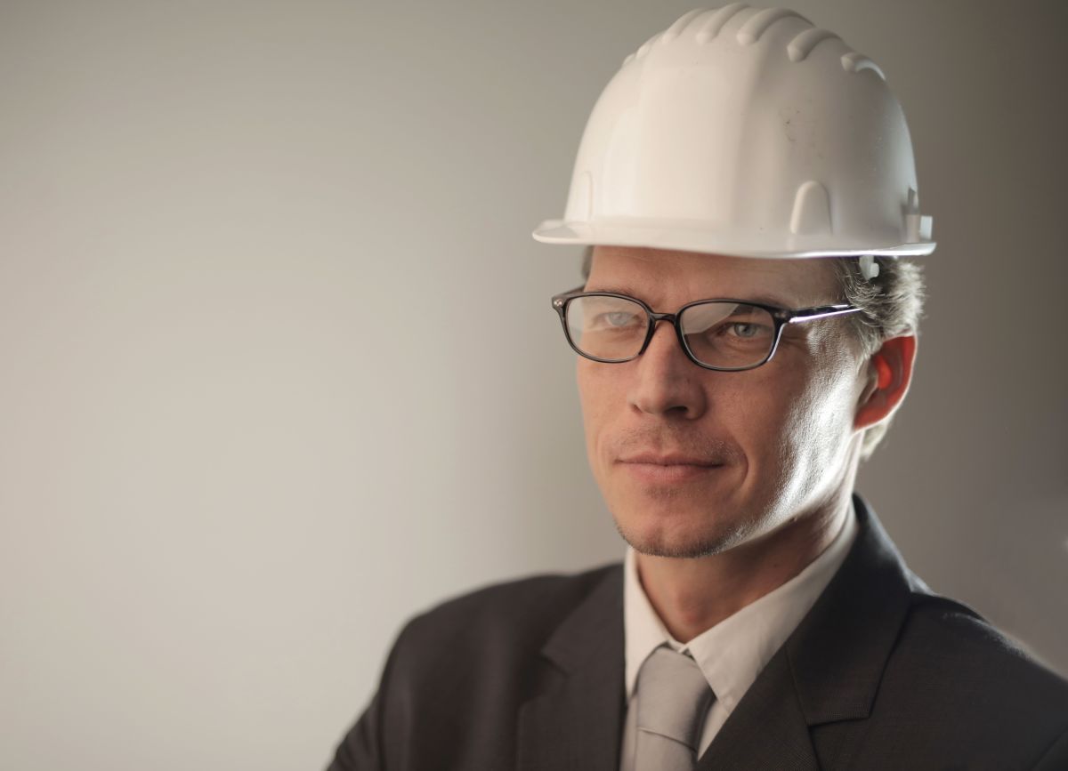 Illustration for Engineering Manager occupation by Shada Migration Services.