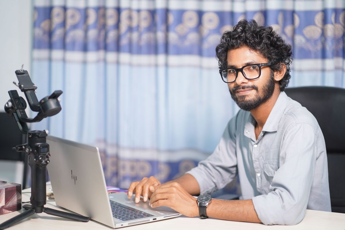 Illustration for Web Developer occupation by Shada Migration Services.